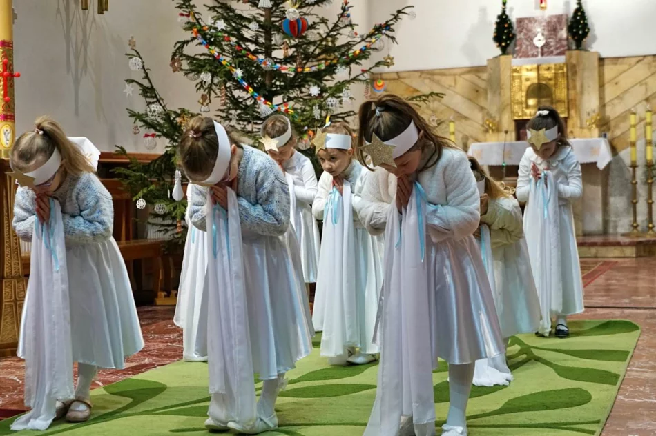 Występ przedszkolaków z Miejskiego Przedszkola nr 2 z okazji Dnia Babci i Dziadka - zdjęcie 16