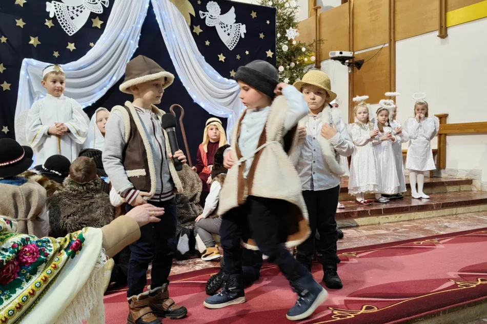 Występ przedszkolaków z Miejskiego Przedszkola nr 2 z okazji Dnia Babci i Dziadka - zdjęcie 17