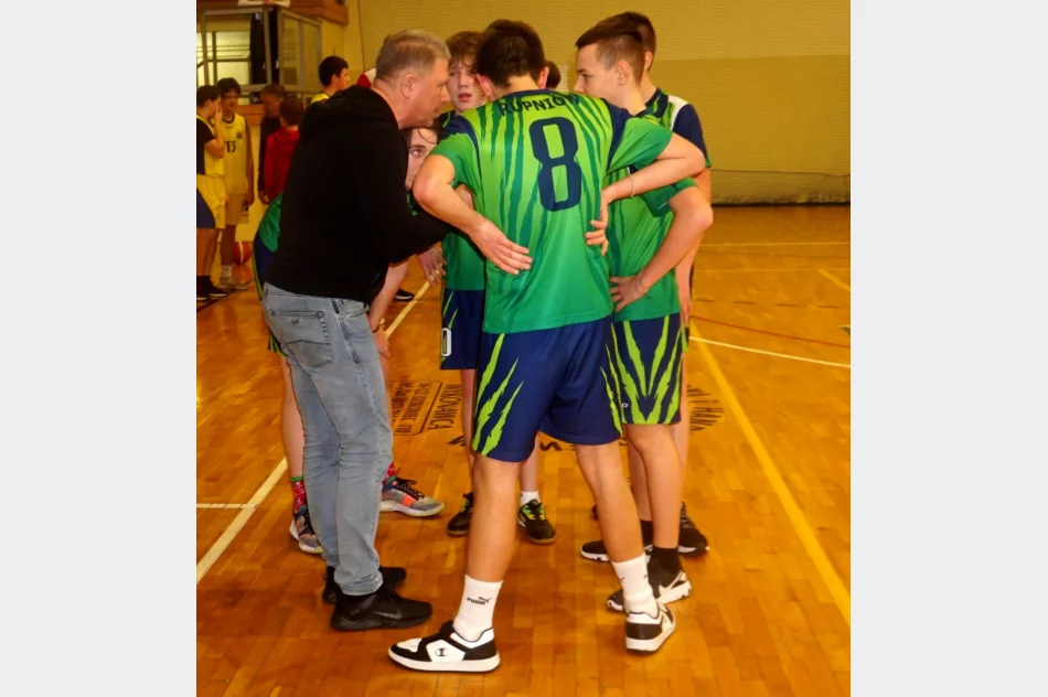 Chłopcy z Rupniowa Wice Mistrzami Powiatu Limanowskiego w Piłce Koszykowej Młodzieży - zdjęcie 3