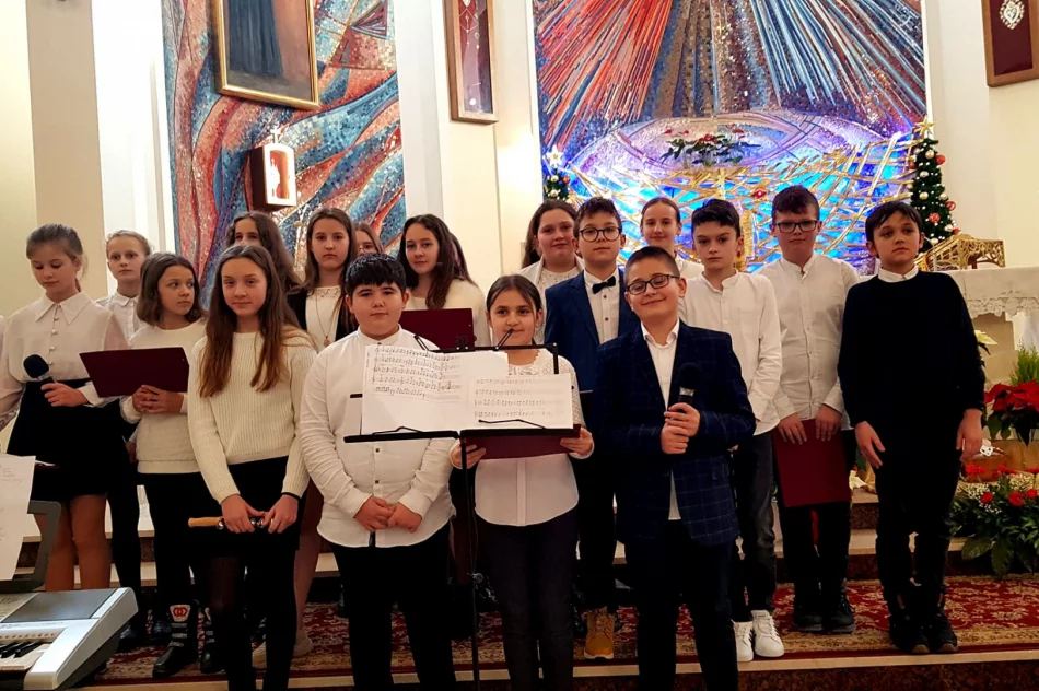 Wspólne kolędowanie uczniów Szkoły Podstawowej w Mordarce - zdjęcie 2