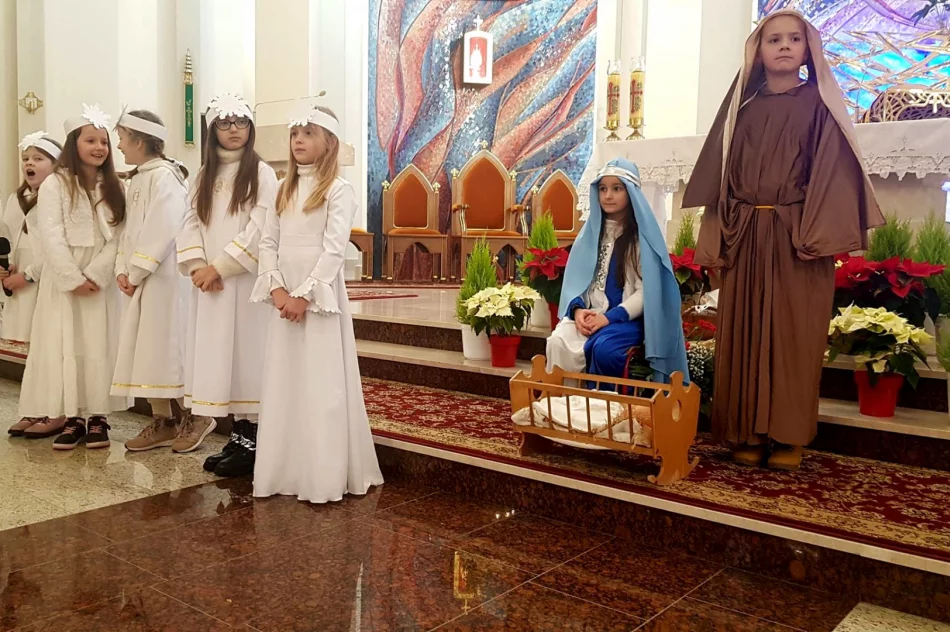 Wspólne kolędowanie uczniów Szkoły Podstawowej w Mordarce - zdjęcie 5