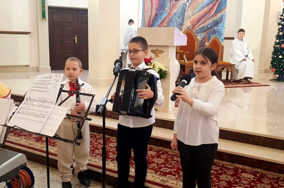 Wspólne kolędowanie uczniów Szkoły Podstawowej w Mordarce - zdjęcie 6