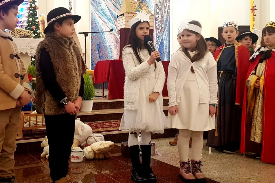 Wspólne kolędowanie uczniów Szkoły Podstawowej w Mordarce - zdjęcie 7