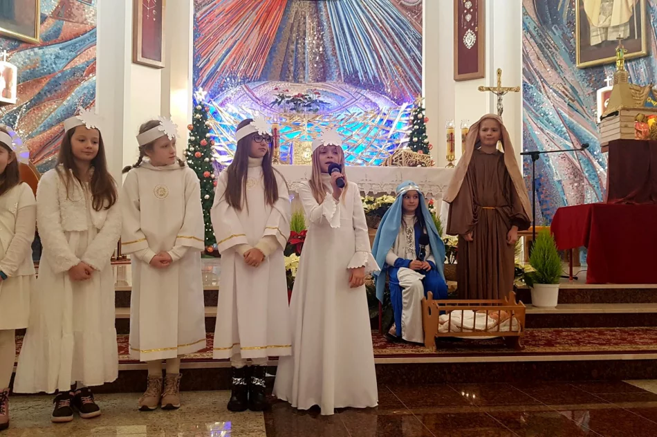 Wspólne kolędowanie uczniów Szkoły Podstawowej w Mordarce - zdjęcie 12