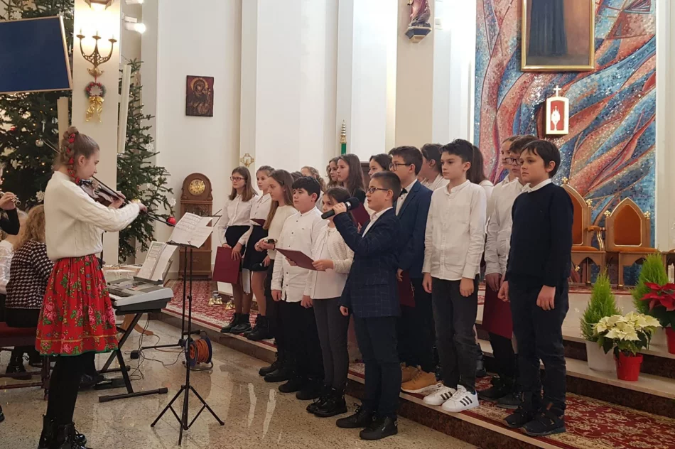 Wspólne kolędowanie uczniów Szkoły Podstawowej w Mordarce - zdjęcie 13