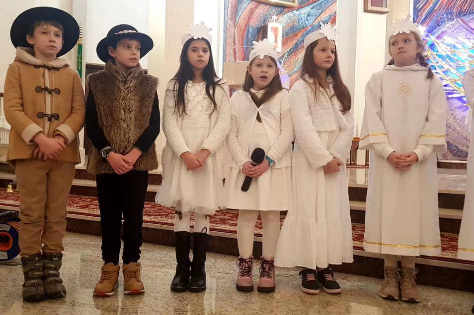 Wspólne kolędowanie uczniów Szkoły Podstawowej w Mordarce - zdjęcie 16