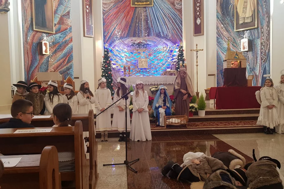 Wspólne kolędowanie uczniów Szkoły Podstawowej w Mordarce - zdjęcie 18