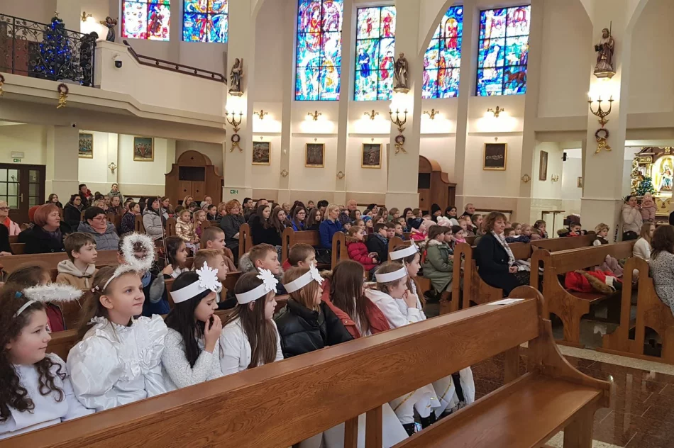 Wspólne kolędowanie uczniów Szkoły Podstawowej w Mordarce - zdjęcie 19