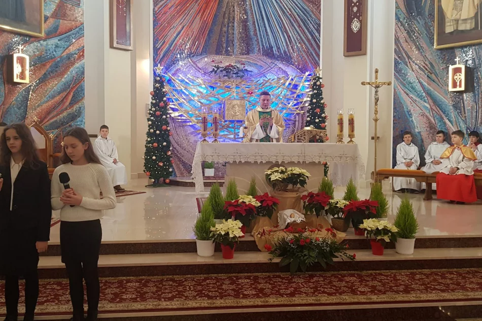 Wspólne kolędowanie uczniów Szkoły Podstawowej w Mordarce - zdjęcie 20