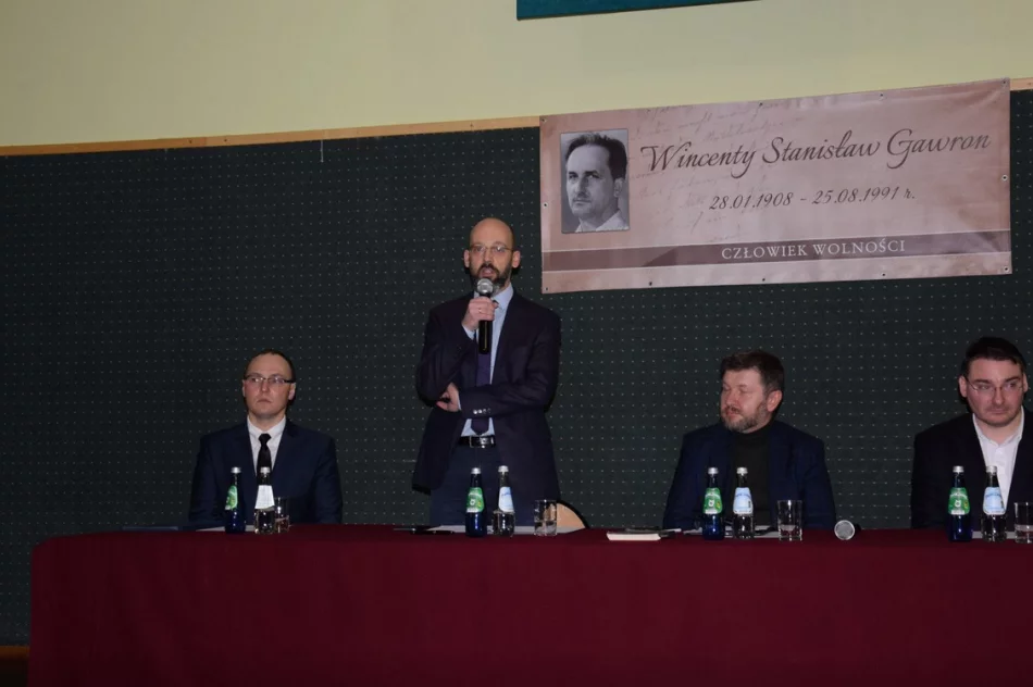 Konferencja naukowa poświęcona Wincentemu Gawronowi odbyła się w I LO w Limanowej - zdjęcie 2