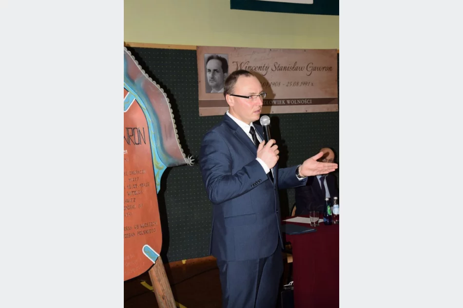 Konferencja naukowa poświęcona Wincentemu Gawronowi odbyła się w I LO w Limanowej - zdjęcie 4