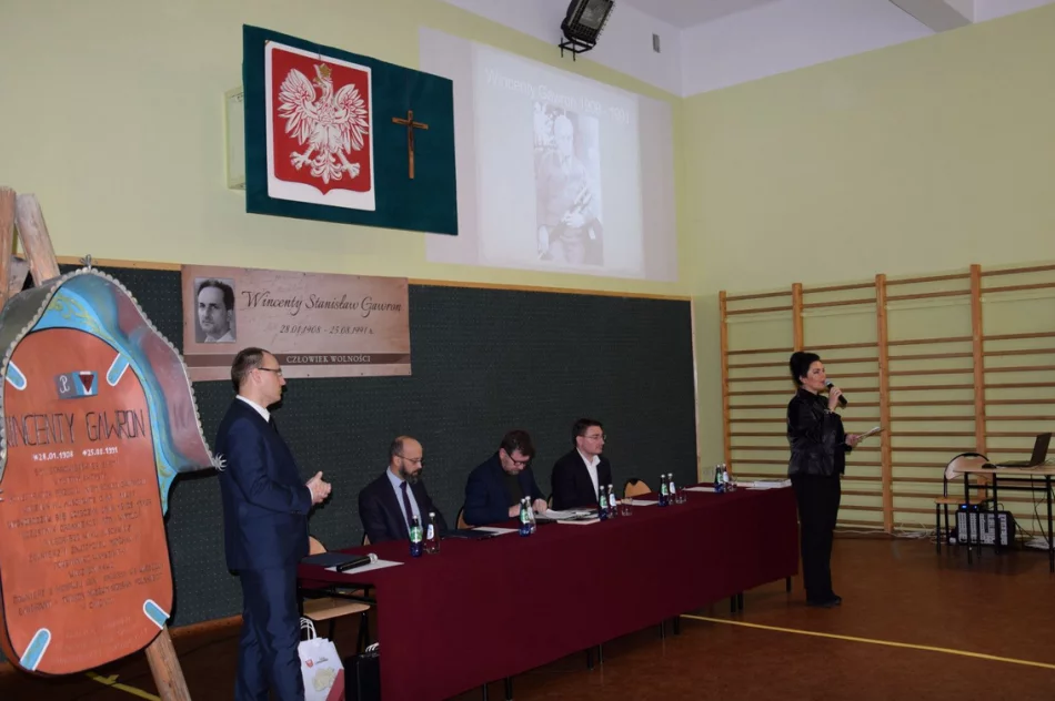 Konferencja naukowa poświęcona Wincentemu Gawronowi odbyła się w I LO w Limanowej - zdjęcie 5
