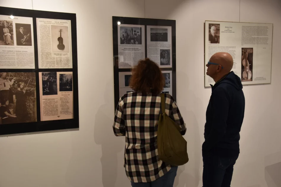Wernisaż poświęcony pamięci i twórczości Antoniego Hybla odbył się w Miejskiej Galerii Sztuki - zdjęcie 9