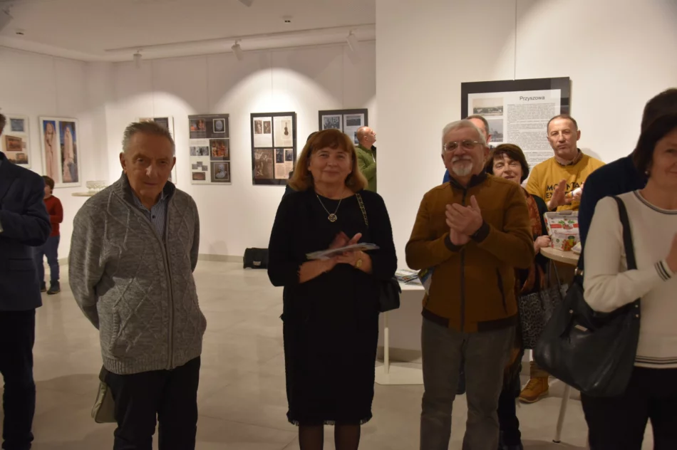 Wernisaż poświęcony pamięci i twórczości Antoniego Hybla odbył się w Miejskiej Galerii Sztuki - zdjęcie 10