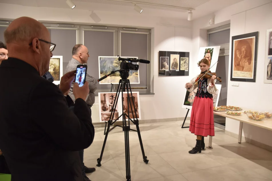 Wernisaż poświęcony pamięci i twórczości Antoniego Hybla odbył się w Miejskiej Galerii Sztuki - zdjęcie 20