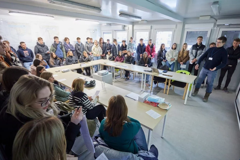 Wizyta na ogromnej budowie. Poznali realia pracy - zdjęcie 2