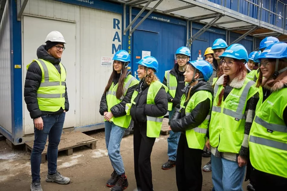 Wizyta na ogromnej budowie. Poznali realia pracy - zdjęcie 5