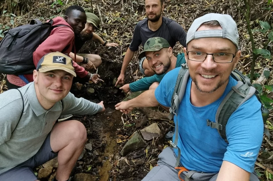 Wyznacza szlaki w Ugandzie, w tle negocjacje z... kłusownikami - zdjęcie 6
