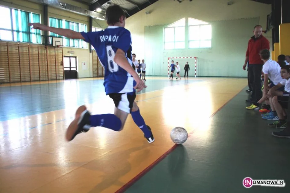 Mordarka najlepsza w Halowej Piłce Nożnej Chłopców SP - zdjęcie 3