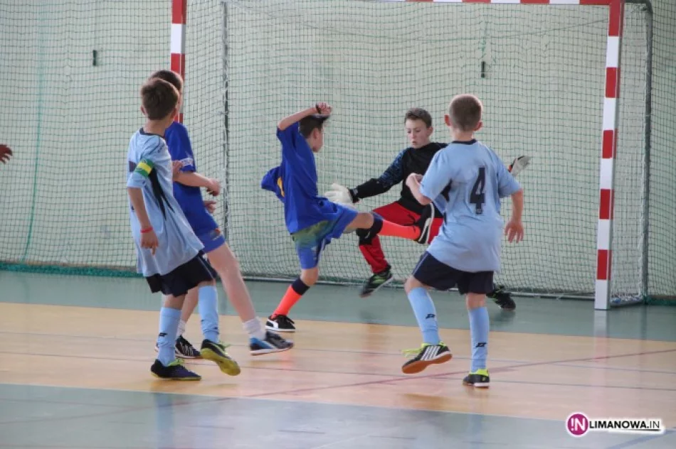 Mordarka najlepsza w Halowej Piłce Nożnej Chłopców SP - zdjęcie 4