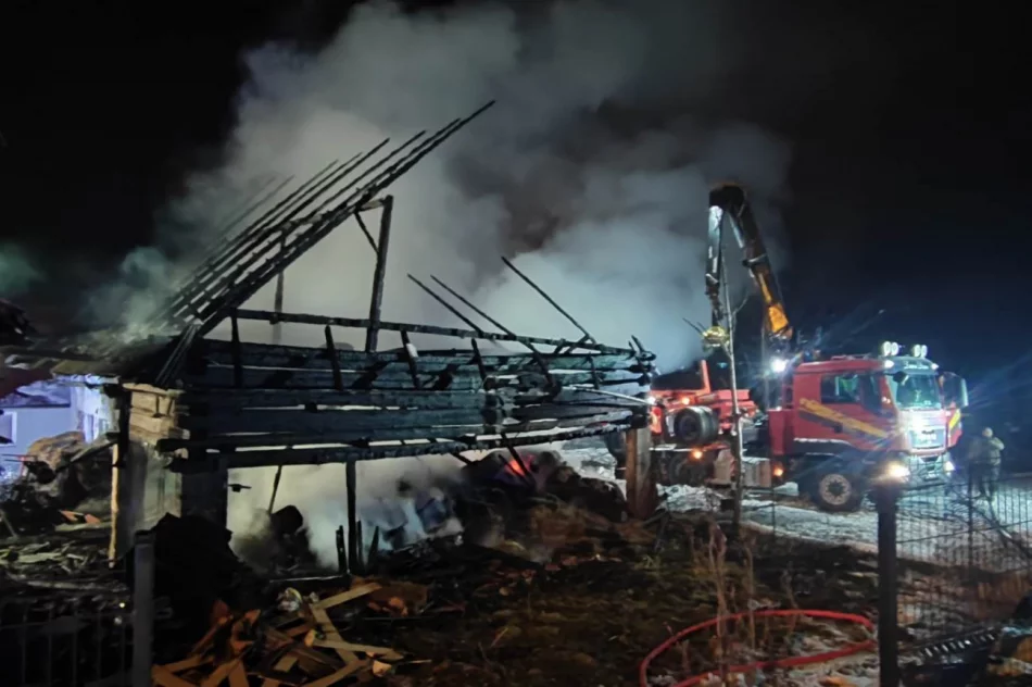 Pożar budynku gospodarczego i mieszkalnego - zdjęcie 5