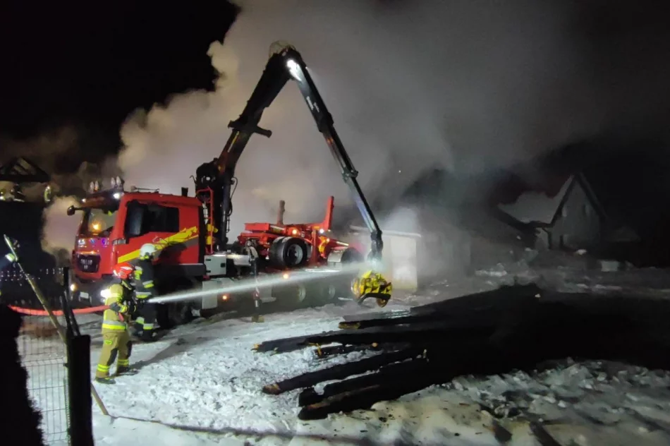 Pożar budynku gospodarczego i mieszkalnego - zdjęcie 9