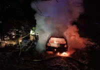 Spłonął samochód - sprawę wyjaśnia policja - zdjęcie główne