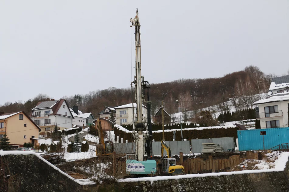 Prace nad budową mostu pomiędzy ulicami J. Marka i Sikorskiego rozpoczęte - zdjęcie 11