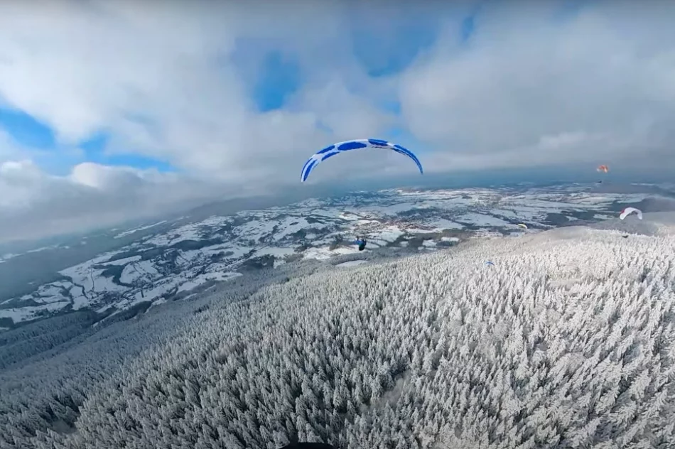 ​“Epickie widoki”. Zimowy Beskid Wyspowy z perspektywy paralotniarzy - zdjęcie 2