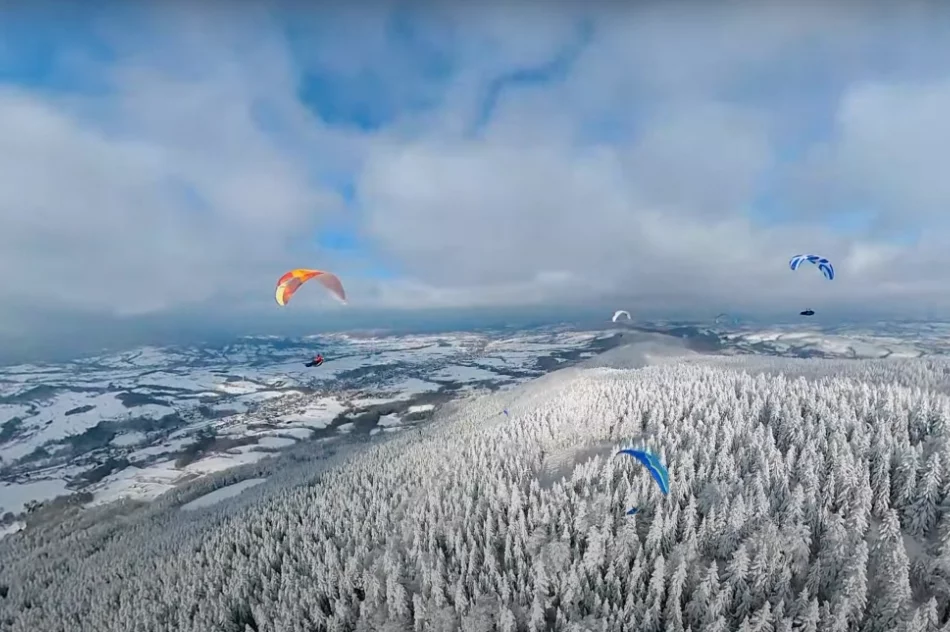 ​“Epickie widoki”. Zimowy Beskid Wyspowy z perspektywy paralotniarzy - zdjęcie 3