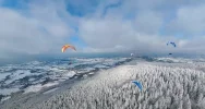 ​“Epickie widoki”. Zimowy Beskid Wyspowy z perspektywy paralotniarzy - zdjęcie 3