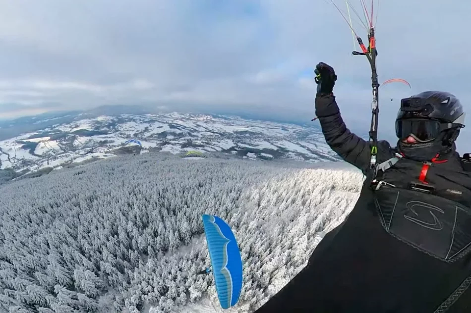 ​“Epickie widoki”. Zimowy Beskid Wyspowy z perspektywy paralotniarzy - zdjęcie 4