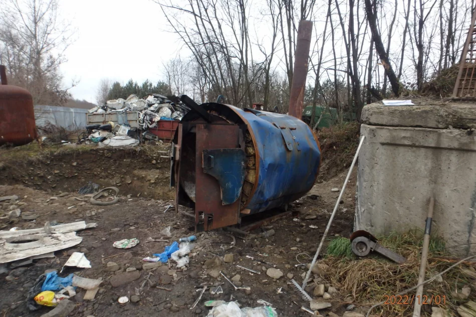 ​Nielegalny demontaż pojazdów? Odpady spalano - zdjęcie 2