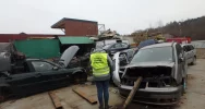 ​Nielegalny demontaż pojazdów? Odpady spalano - zdjęcie 3