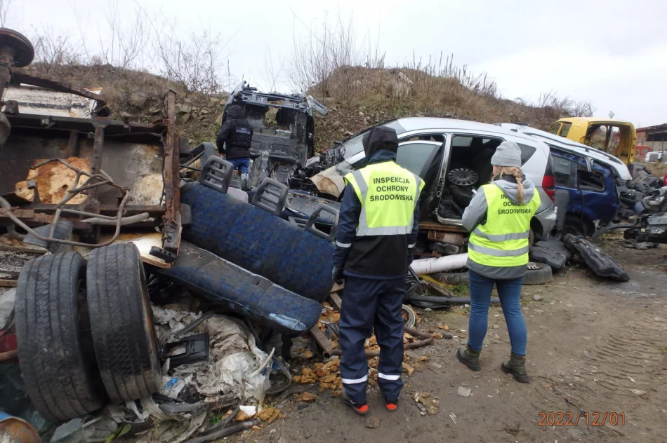 ​Nielegalny demontaż pojazdów? Odpady spalano - zdjęcie 4