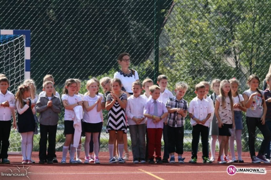 Boisko przy „Dwójce” otwarte! - zdjęcie 2