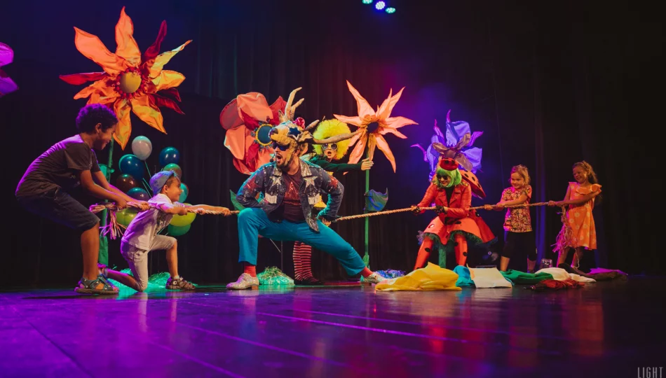 Feryjne teatrzyki dla dzieci - zapraszamy na kolejny spektakl "Bajeczna fiesta"! - zdjęcie 1