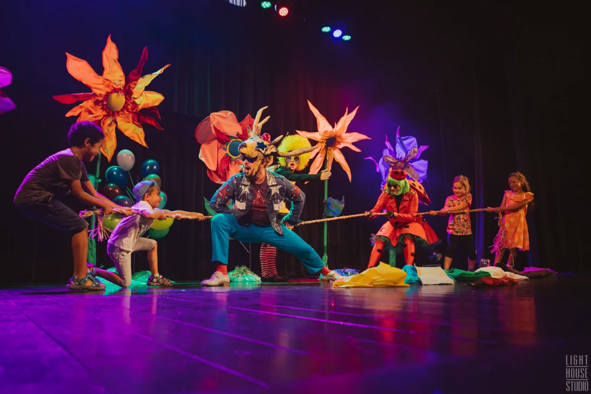 Feryjne teatrzyki dla dzieci - zapraszamy na kolejny spektakl "Bajeczna fiesta"!