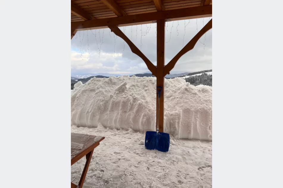 Tworzą się nawet dwumetrowe zaspy - zobacz zdjęcia - zdjęcie 2