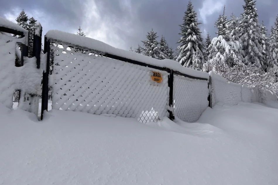 Tworzą się nawet dwumetrowe zaspy - zobacz zdjęcia - zdjęcie 3