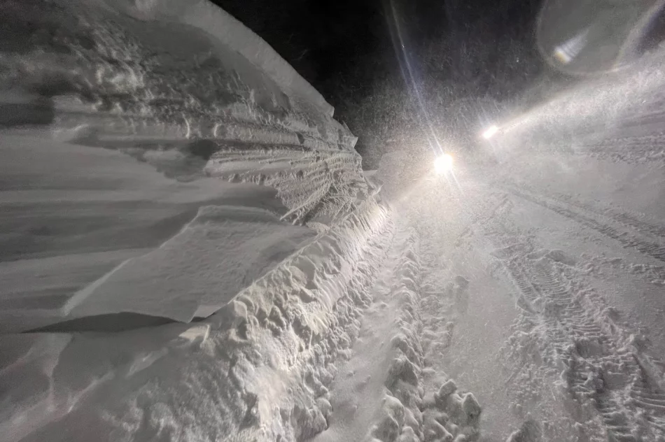 Tworzą się nawet dwumetrowe zaspy - zobacz zdjęcia - zdjęcie 4