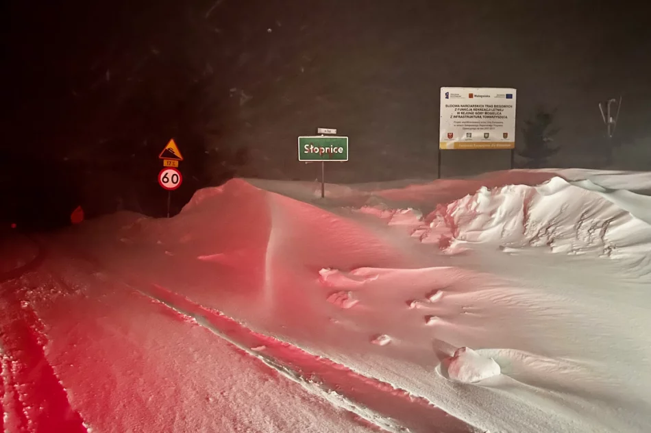 Tworzą się nawet dwumetrowe zaspy - zobacz zdjęcia - zdjęcie 8