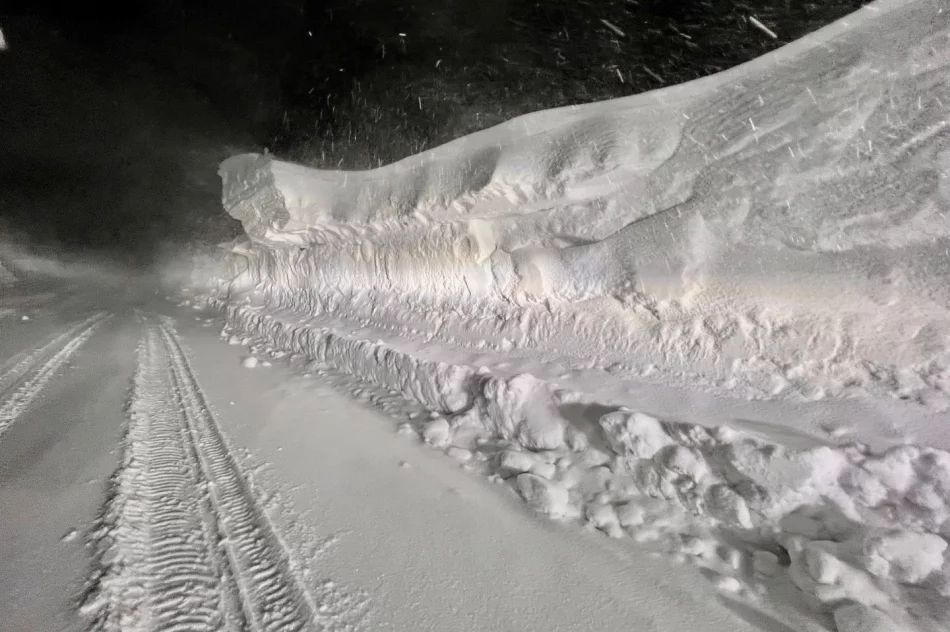 Tworzą się nawet dwumetrowe zaspy - zobacz zdjęcia - zdjęcie 10