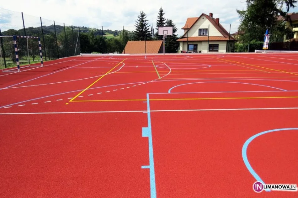 Otwarcie nowego boiska wielofunkcyjnego przy ZSS Nr 2 w Limanowej - zdjęcie 2
