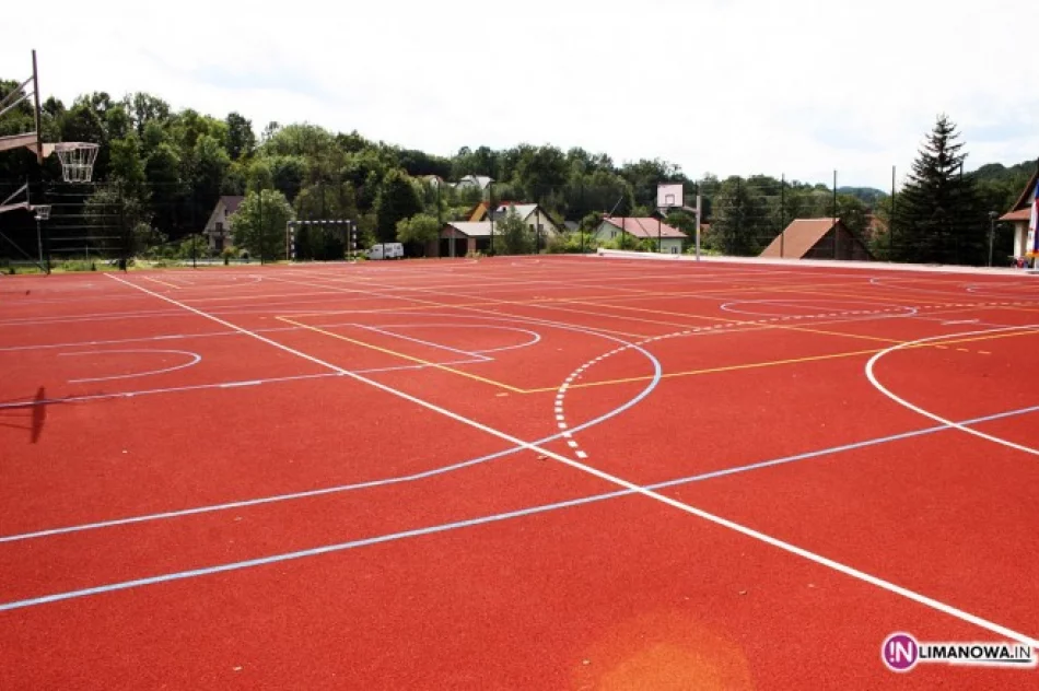 Otwarcie nowego boiska wielofunkcyjnego przy ZSS Nr 2 w Limanowej - zdjęcie 4
