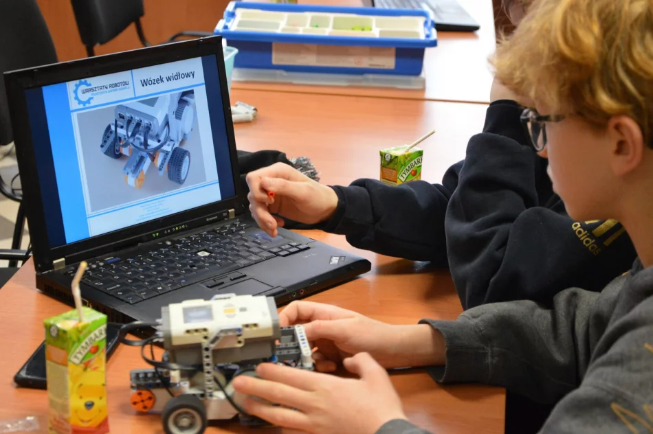 Ferie spędzili w bibliotece - zdjęcie 2