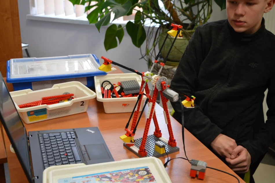 Ferie spędzili w bibliotece - zdjęcie 5