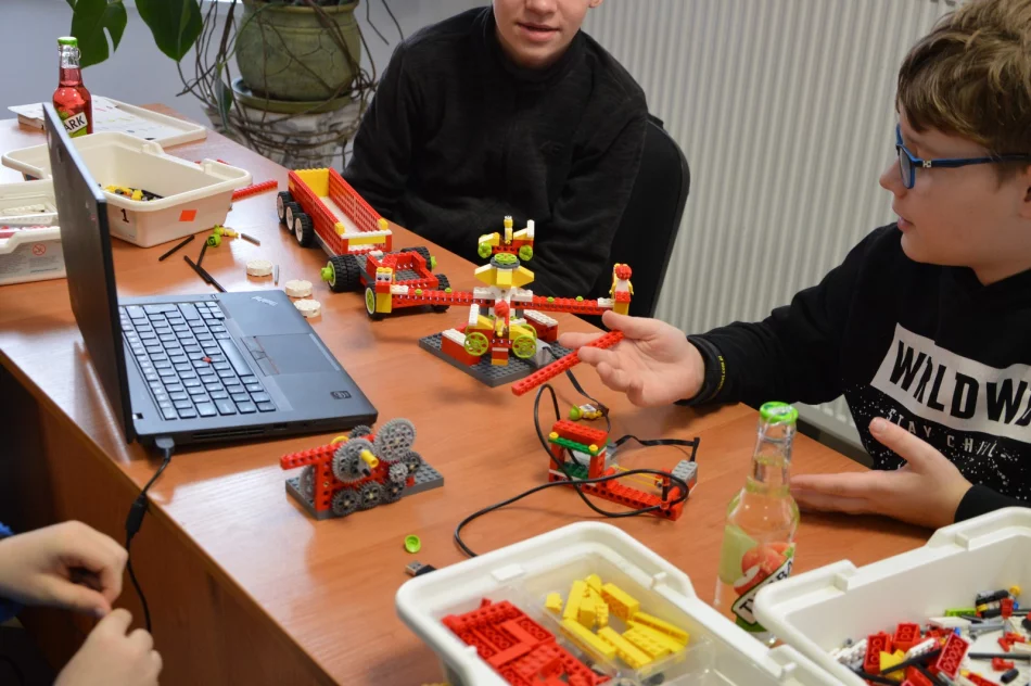 Ferie spędzili w bibliotece - zdjęcie 6