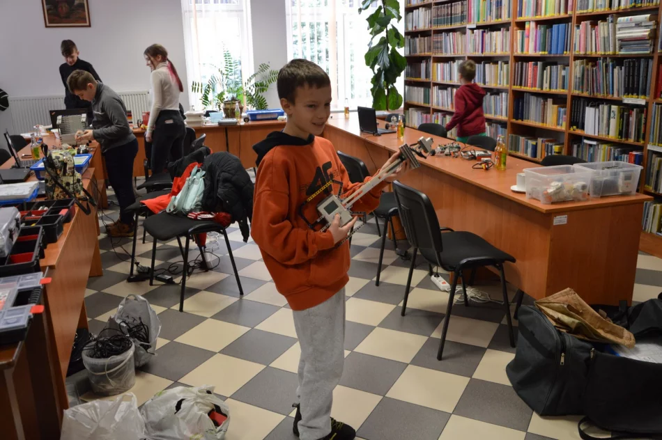 Ferie spędzili w bibliotece - zdjęcie 7