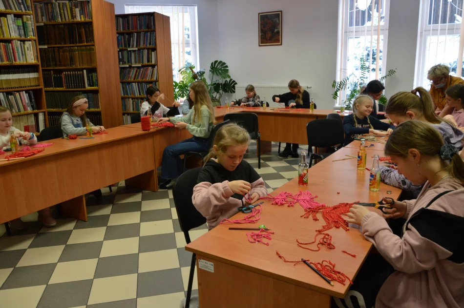 Ferie spędzili w bibliotece - zdjęcie 10